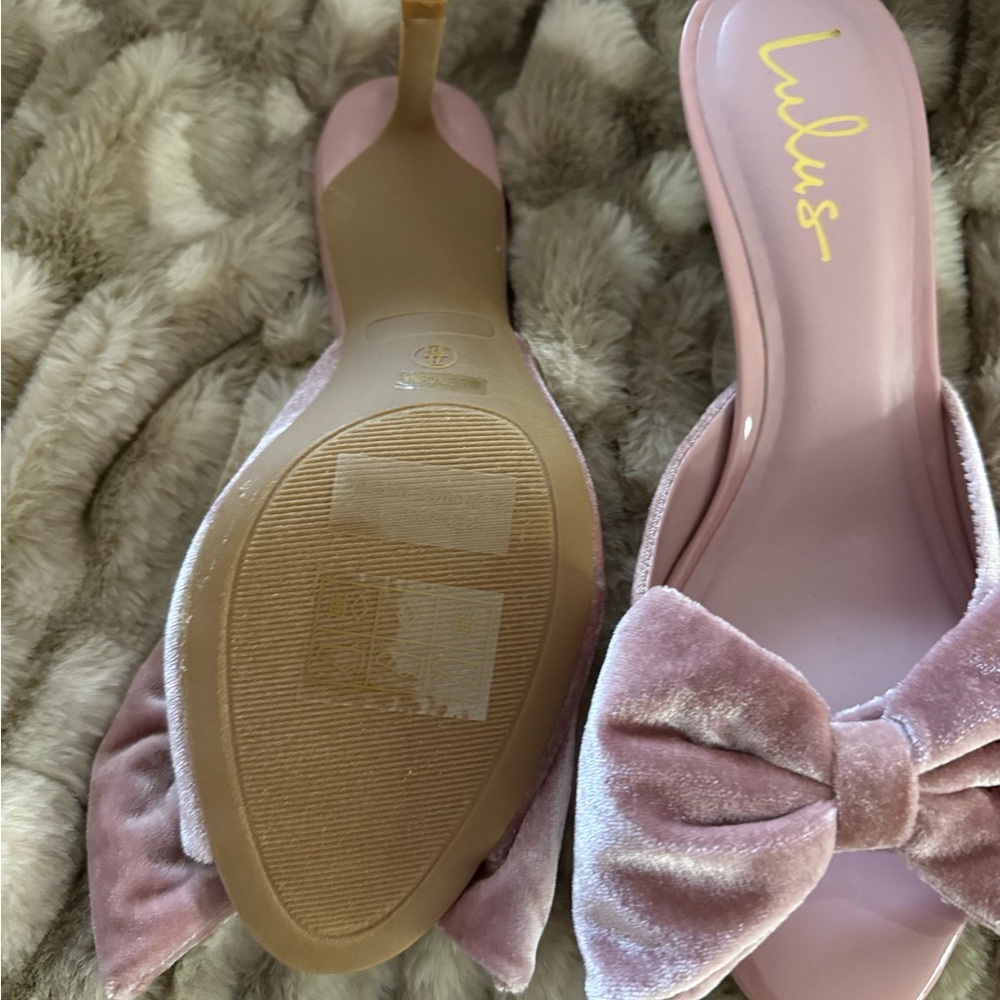 Lulu's Pink Velvet Bow Heels - Size 7 1/2 - Picture 2 of 4